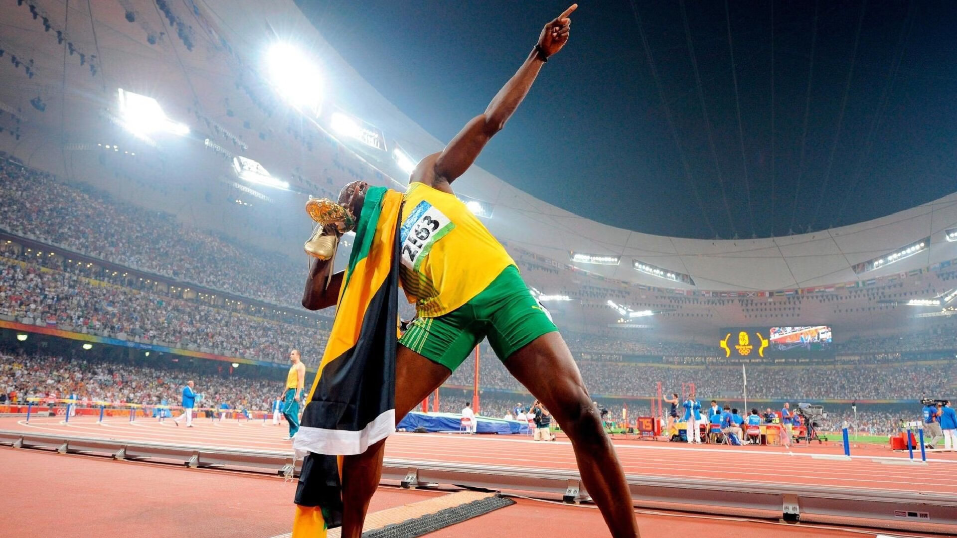 开云世界杯2026-英格兰鏖战葡萄牙，马龙场边火出圈！这状态，谁敢说他不是足坛新星？